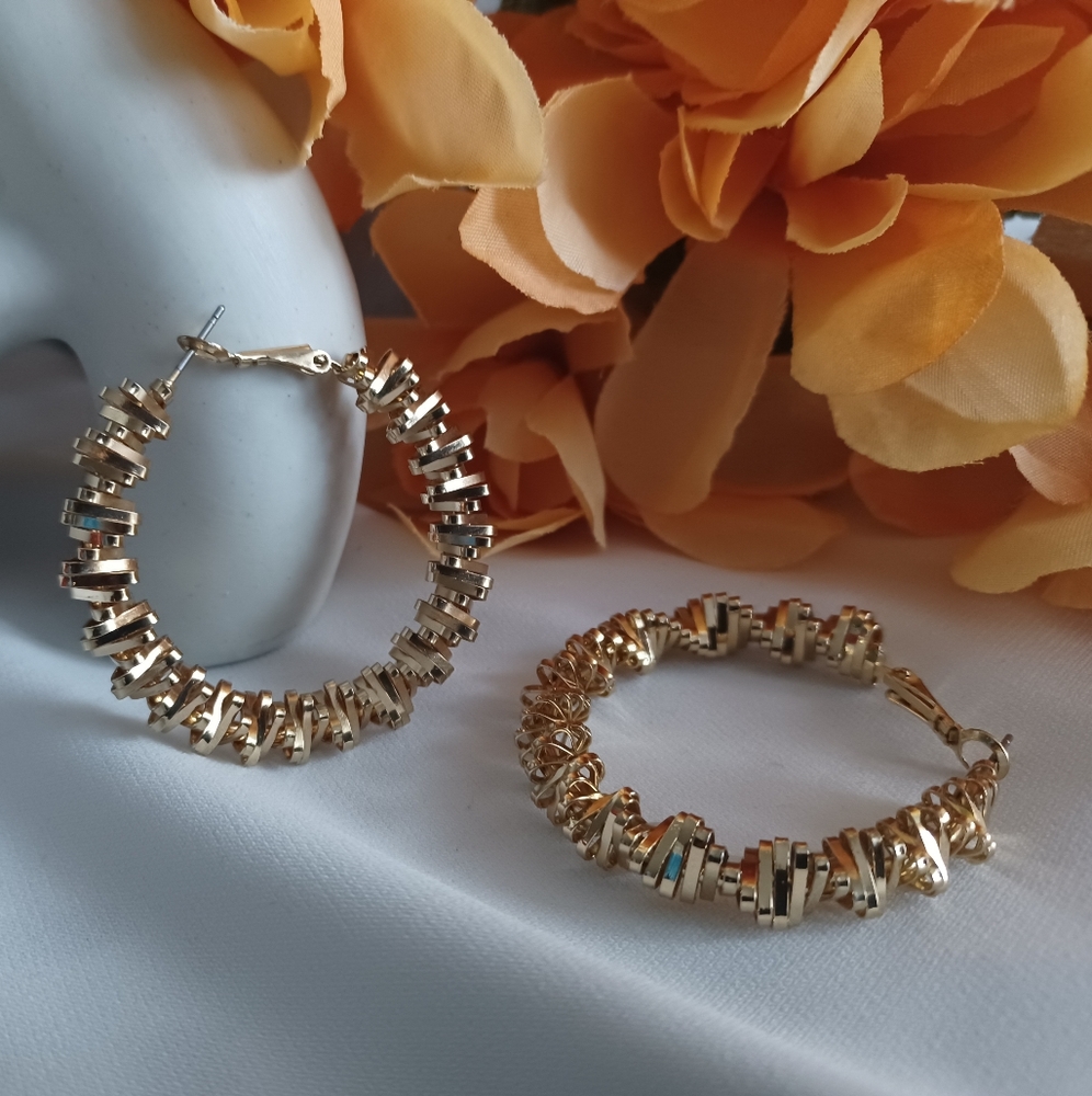 Chunky Spiral Hoops - Picture 6 of 17